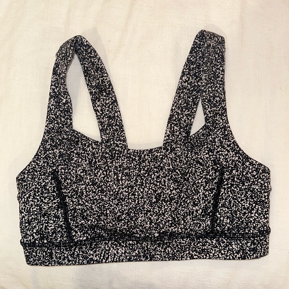 Lululemon pavement pusher sports bra